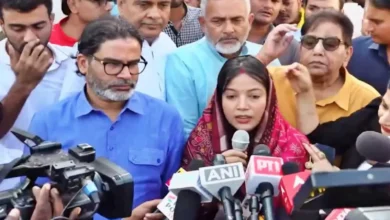 Photo of प्रशांत किशोर से मिलीं पवन सिंह की पत्नी ज्योति सिंह, सियासी गलियारों में चर्चा का केंद्र बनी मुलाकात