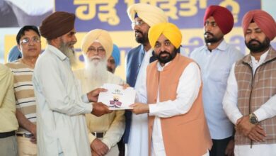 Photo of भगवंत मान की सरकार का रिकॉर्ड तोड़ राहत अभियान: बाढ़ पीड़ित किसानों और परिवारों तक पहुंची तुरंत मदद