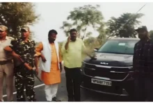 Photo of बिहार में बीयर के साथ पूर्व विधायक धनंजय कन्नौजिया गिरफ्तार, SSB ने कार जब्त की
