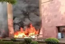 Photo of कावेरी अपार्टमेंट में लगी भीषण आग, कई सांसदों का है आवास, फायर ब्रिगेड की टीम पहुंची