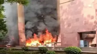 Photo of कावेरी अपार्टमेंट में लगी भीषण आग, कई सांसदों का है आवास, फायर ब्रिगेड की टीम पहुंची
