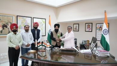 Photo of पंजाब अनुसूचित जाति आयोग के चेयरमैन ने राज्यपाल से की मुलाकात, चर्चा के दौरान की ये मांग