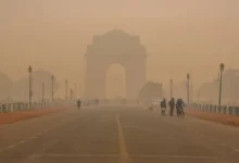 Photo of दिल्लीवालों को जहरीली हवा से राहत नहीं, AQI 400 पार, बवाना का सबसे बुरा हाल