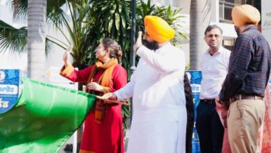 Photo of शिक्षा मंत्री बैंस ने विश्व-स्तरीय शिक्षण विधियों पर प्रशिक्षण के लिए 72 अध्यापकों के तीसरे बैच को फिनलैंड के लिए किया रवाना