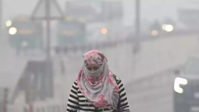 Photo of दिल्ली में सांस लेना मुश्किल, AQI 400 पार, कर्मचारियों को WFH की सुविधा