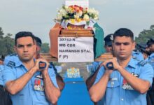 Photo of Dubai Tejas Crash : नमांश स्याल की पार्थिव देह भारत लाई गई, चचेरा भाई देगा मुखाग्नि