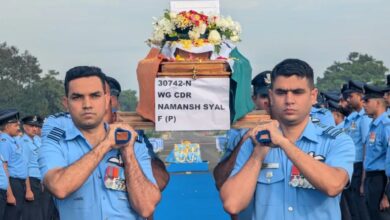 Photo of Dubai Tejas Crash : विंग कमांडर नमांश स्याल का पार्थिव शरीर लाया गया भारत, चचेरा भाई देगा मुखाग्नि