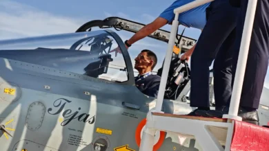 Photo of एक दिन पहले ही तेजस में बैठे थे रक्षा राज्यमंत्री संजय सेठ, परफॉर्मेंस से प्रभावित होकर लिखी थी कविता