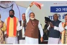 Photo of शपथ के बाद पीएम मोदी ने मंच से लहराया गमछा, तालियों की गूंज से गूंजा गांधी मैदान
