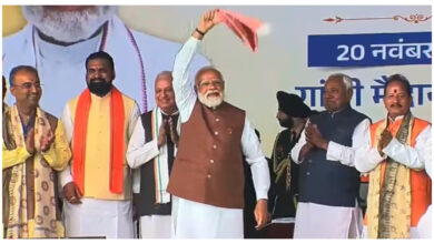 Photo of शपथ के बाद पीएम मोदी ने मंच से लहराया गमछा, तालियों की गूंज से गूंजा गांधी मैदान