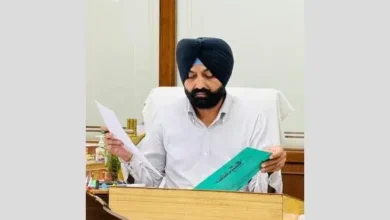 Photo of कैबिनेट मंत्री लालजीत सिंह भुल्लर ने  सौंपे पट्टी में 674 परिवारों को नए घर बनाने के लिए मंजूरी पत्र