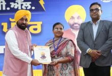 Photo of पंजाब में युवाओं के लिए बड़ी खुशखबरी: 2105 नई सरकारी नौकरियां, मुख्यमंत्री भगवंत मान ने खुद सौंपे नियुक्ति पत्र