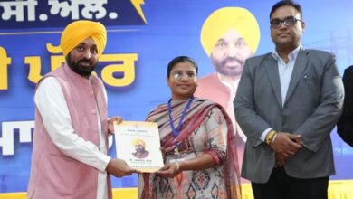 Photo of पंजाब में युवाओं के लिए बड़ी खुशखबरी: 2105 नई सरकारी नौकरियां, मुख्यमंत्री भगवंत मान ने खुद सौंपे नियुक्ति पत्र