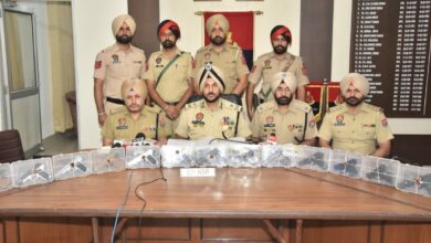 Photo of अमृतसर में नाबालिग समेत 7 तस्कर गिरफ्तार, 15 पिस्टल जब्त, पाकिस्तान स्थित हैंडलर से संपर्क में थे आरोपी