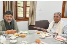 Photo of डीके शिवकुमार और सिद्धारमैया की बैठक, एकजुटता का दिया भरोसा