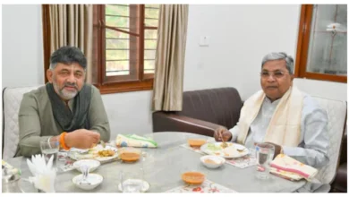 Photo of डीके शिवकुमार और सिद्धारमैया की बैठक, एकजुटता का दिया भरोसा