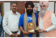 Photo of पंजाब विधानसभा स्पीकर कुलतार सिंह संधवां ने अंतरराष्ट्रीय पावर स्लैप विजेता जुझार सिंह को सम्मानित किया