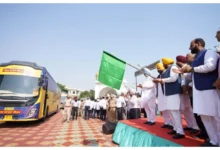 Photo of सीएम भगवंत मान ने श्रद्धालुओं को दर्शन के लिए अमृतसर ले जाने वाली बसों के पहले जत्थे को हरी झंडी दिखाकर रवाना किया