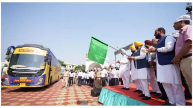 Photo of सीएम भगवंत मान ने श्रद्धालुओं को दर्शन के लिए अमृतसर ले जाने वाली बसों के पहले जत्थे को हरी झंडी दिखाकर रवाना किया