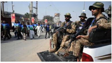 Photo of पाकिस्तान के पेशावर में अर्धसैनिक बल मुख्यालय पर आत्मघाती हमला, तीन जवानों की मौत