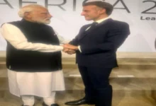 Photo of पीएम मोदी और मैक्रों की गर्मजोशी भरी मुलाकात, भारत–फ्रांस दोस्ती पर जोर
