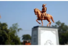 Photo of पुणे में शिवाजी महाराज की प्रतिमा हटाने पर विवाद, विरोध के बाद दोबारा लगाई गई