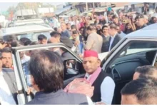 Photo of आजमगढ़ बस हादसा : महिला की मौत के बाद हंगामा, 40 मिनट जाम में फंसे अखिलेश यादव ने किया वादा