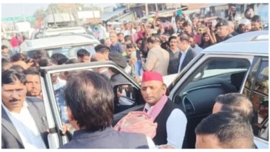 Photo of आजमगढ़ बस हादसा : महिला की मौत के बाद हंगामा, 40 मिनट जाम में फंसे अखिलेश यादव ने किया वादा