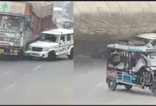 Photo of “दुर्घटना से देर भली” कहावत को अपनाते तो शायद बच जाते, बोलेरो पर पलटी ट्रक, ड्राइवर की दर्दनाक मौत