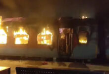 Photo of टाटा-एर्नाकुलम एक्सप्रेस में भयंकर आग : दो डिब्बे जलकर खाक, यात्रियों में अफरा-तफरी