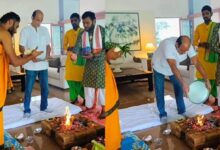 Photo of Akshaye Khanna : रहमान डकैत ने कराया वास्तु शांति हवन, बंगले से पूजा की फोटो वायरल