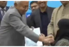 Photo of सीएम नीतीश कुमार पर महिला का हिजाब हटाने का आरोप, RJD और कांग्रेस ने उठाए सवाल