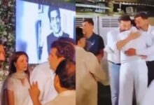 Photo of अभिनेता धर्मेंद्र की प्रार्थना सभा में भावुक हुए सनी-बॉबी, सोनु निगम ने नगमें गाकर दी श्रद्धांजलि