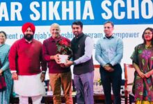 Photo of विद्यार्थियों के लिए गेम चेंजर, मनीष सिसोदिया और हरजोत सिंह बैंस ने लॉन्च किया ‘हुनर सिखिया स्कूल’ हैंडबुक