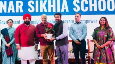 Photo of विद्यार्थियों के लिए गेम चेंजर, मनीष सिसोदिया और हरजोत सिंह बैंस ने लॉन्च किया ‘हुनर सिखिया स्कूल’ हैंडबुक