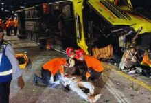 Photo of इंडोनेशिया में दर्दनाक सड़क हादसा, बैरियर से टकराई तेज रफ्तार बस, 16 की मौत