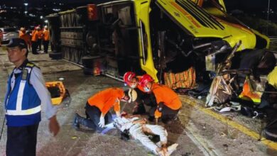 Photo of इंडोनेशिया में दर्दनाक सड़क हादसा, बैरियर से टकराई तेज रफ्तार बस, 16 की मौत