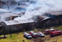 Photo of इमरजेंसी लैंडिंग के दौरान Plane Crash, फैक्ट्री की छत से टकराया विमान, 7 की मौत