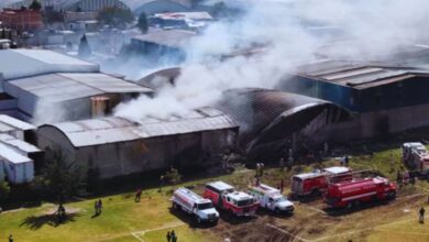 Photo of इमरजेंसी लैंडिंग के दौरान Plane Crash, फैक्ट्री की छत से टकराया विमान, 7 की मौत