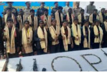 Photo of ओडिशा में 22 नक्सलियों ने किया सरेंडर, AK-47 और SLR समेत हथियार सौंपे