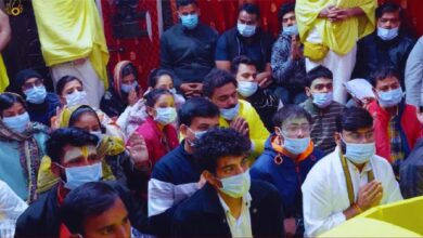 Photo of प्रेमानंद महाराज की शरण पहुंचे Palash Muchhal, मास्क लगाए दिखे, फोटो वायरल