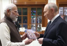 Photo of पीएम मोदी ने पुतिन को रूसी गीता भेंट की, भारत-रूस संबंधों में नई शुरुआत