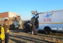 Photo of सागर में पुलिस वैन और कंटेनर की जोरदार टक्कर, कई जवानों की मौत, 1 की हालत गंभीर