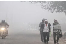 Photo of UP में ठंड और घना कोहरा, विजिबिलिटी घटने से सड़क-रेल-हवाई यातायात प्रभावित