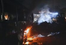 Photo of यूपी में दर्दनाक हादसा, बस में लगी आग 3 यात्री जिंदा जले, 24 घायल