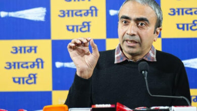 Photo of ठंड में फर्श पर पढ़ने को मजबूर बच्चे, अनुराग ढांडा का भाजपा सरकार पर बड़ा हमला