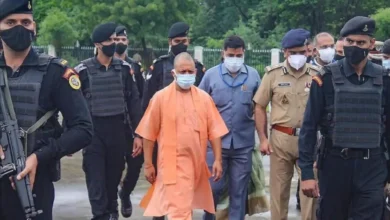 Photo of CM योगी की सुरक्षा में सेंध, सुरक्षा घेरा तोड़ मंच तक पहुंचा युवक