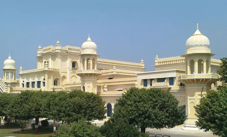 Nadwa Darul Uloom College :