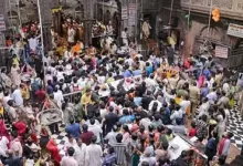 Photo of वृंदावन में उमड़ा भक्तों का सैलाब, श्रद्धालुओं से यात्रा टालने की अपील, स्थानीय लोग भी परेशान
