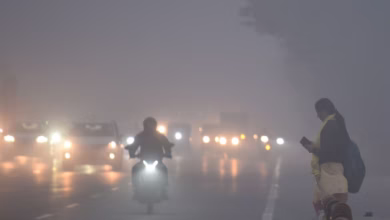 Photo of दिल्ली-NCR को कोहरे ने किया बेहाल, जीरो विजिबिलिटी से उड़ान-ट्रेन सब प्रभावित